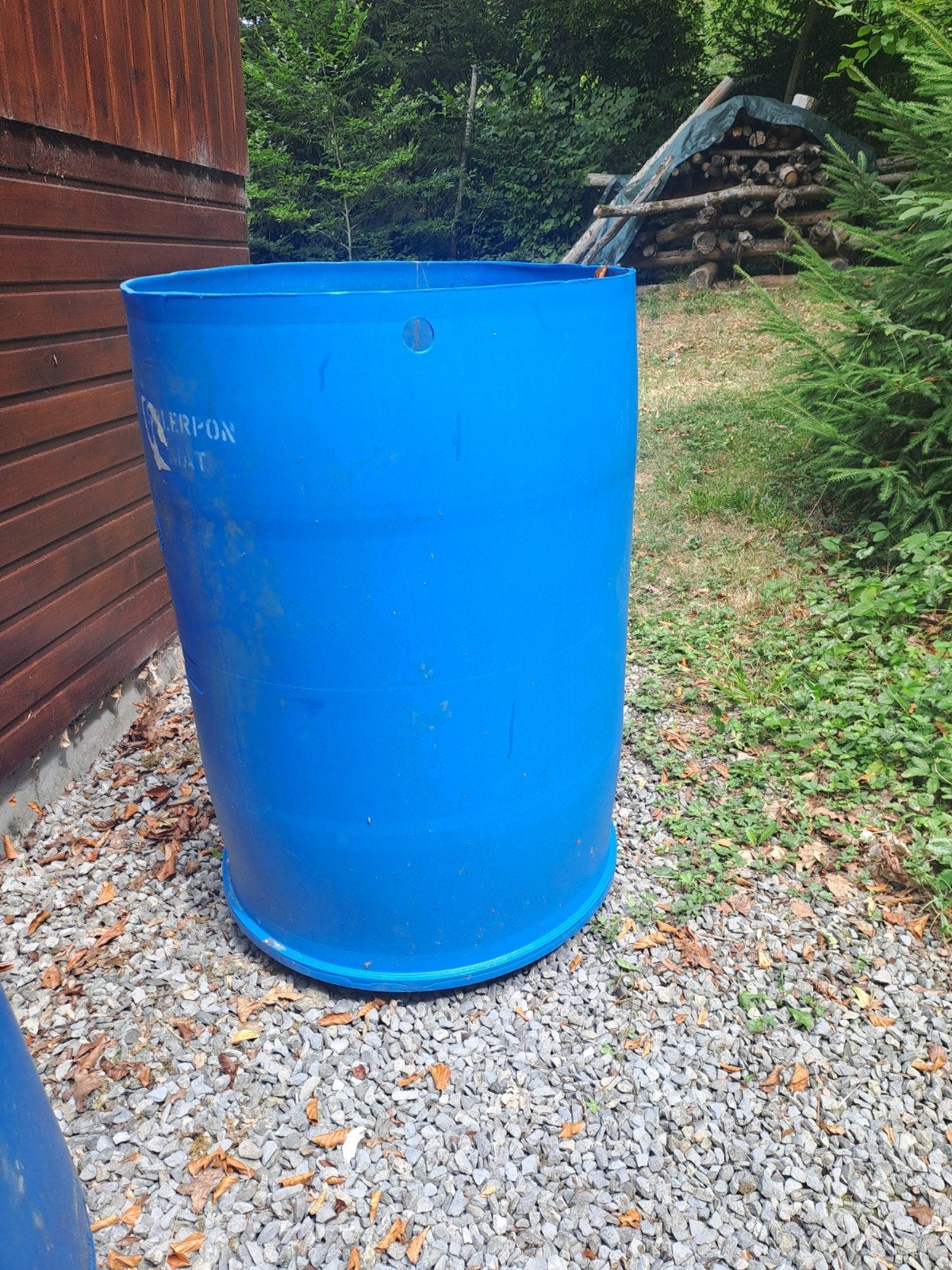 Deux fûts pour eau de pluie, Jardin & Terrasse, 150 litres ou plus, Utilisé, Synthétique
