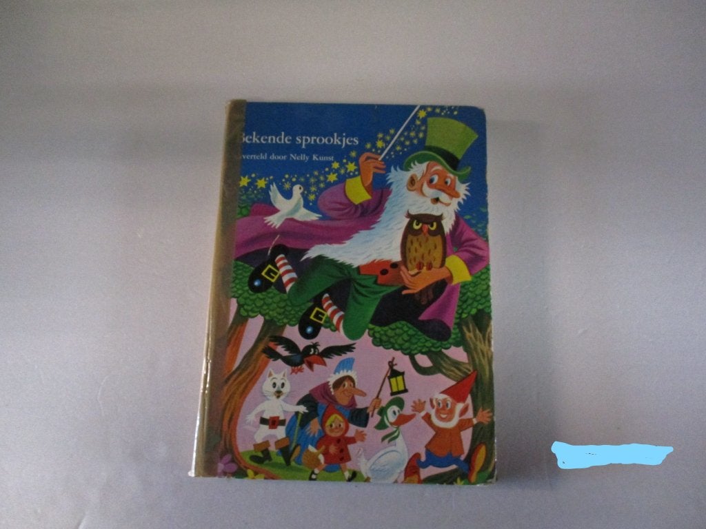 boek bekende sprookjes door Nelly Kunst, Boeken, Ophalen of Verzenden, Gelezen