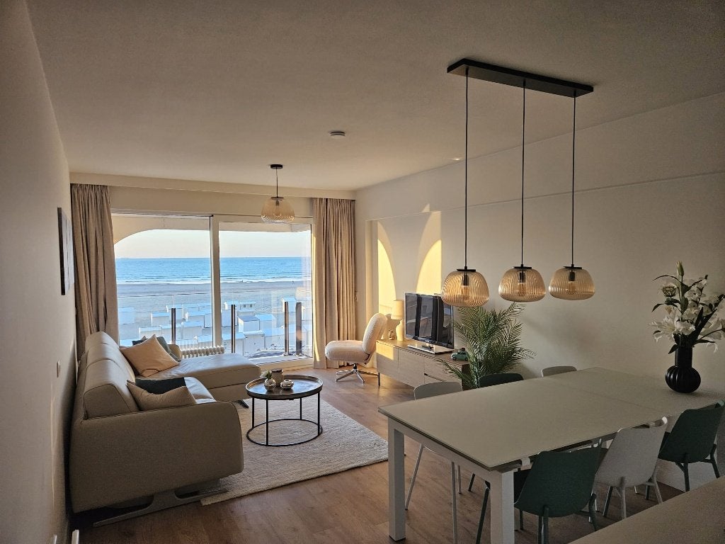 Volledig vernieuwd appartement op de zeedijk aan zee te huur, Vakantie, 2 slaapkamers, Antwerpen of Vlaanderen, Appartement, Overige