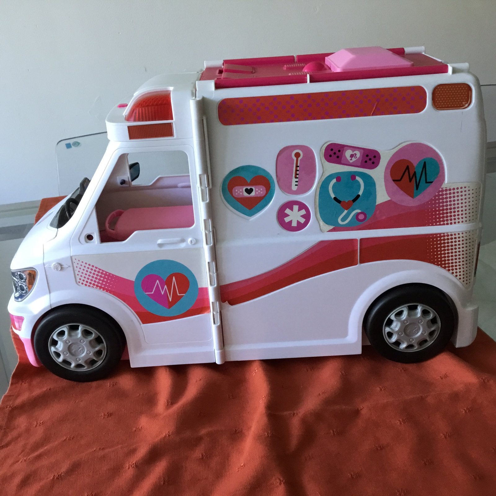 Ambulance Barbie, Kinderen en Baby's, Speelgoed |Speelgoedvoertuigen, Ophalen, Gebruikt