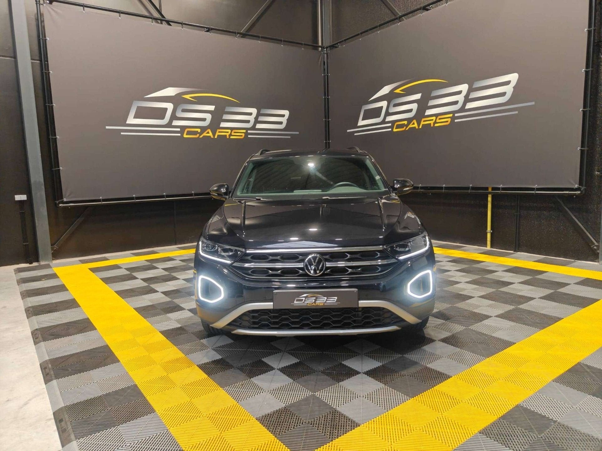 Volkswagen T-Roc 1.5 TSI Style Black Pack/Virtual/LED/AdCrui, Auto's, Dealer onderhouden, Stof, 4 cilinders, Zwart