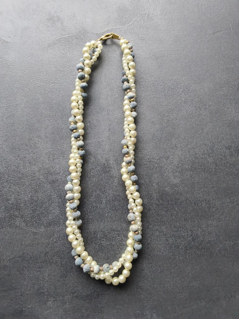 1 collier ancien en perles, Enlèvement