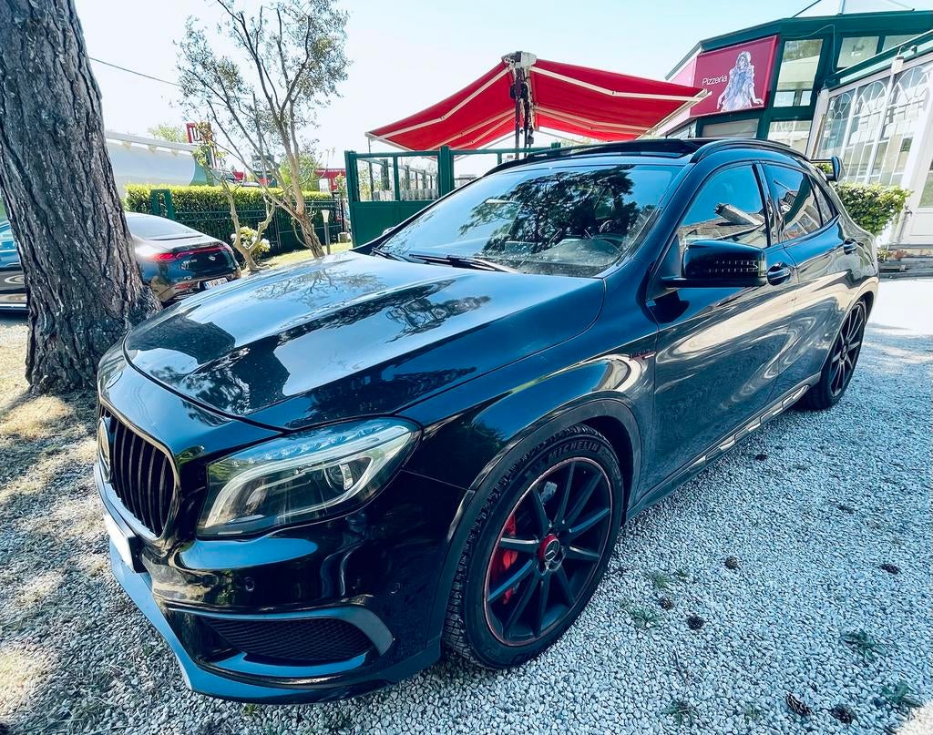Mercedes-Benz GLA 45 AMG 4matic 2.0 Turbo/RECARO/PANO DAK, Auto's, Automaat, 1998 cc, 4 cilinders, Zwart