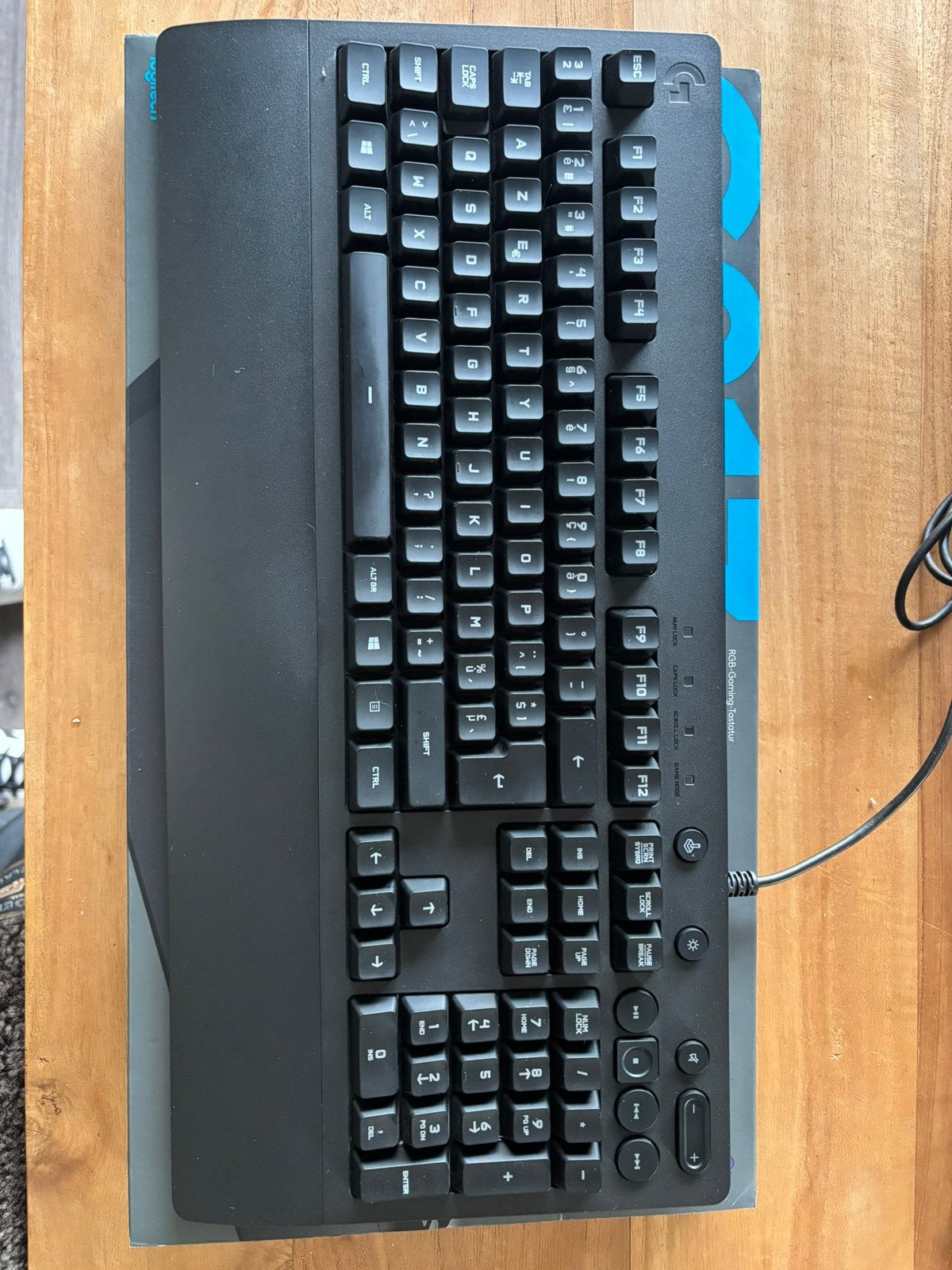 Logitech G213 toetsenbord + Logitech G203 muis, Computers en Software, Ophalen, Azerty, Zo goed als nieuw, Numeriek gedeelte