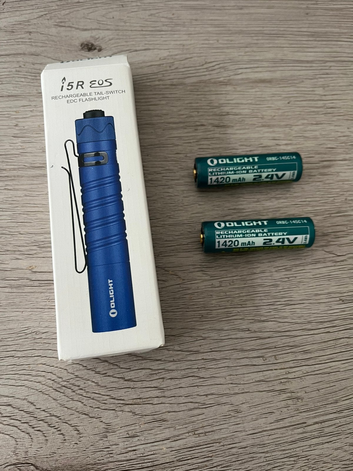 Olight i5R HCRI (édition limitée) avec 2 piles rechargeables, Enlèvement ou Envoi, Neuf, Batterie