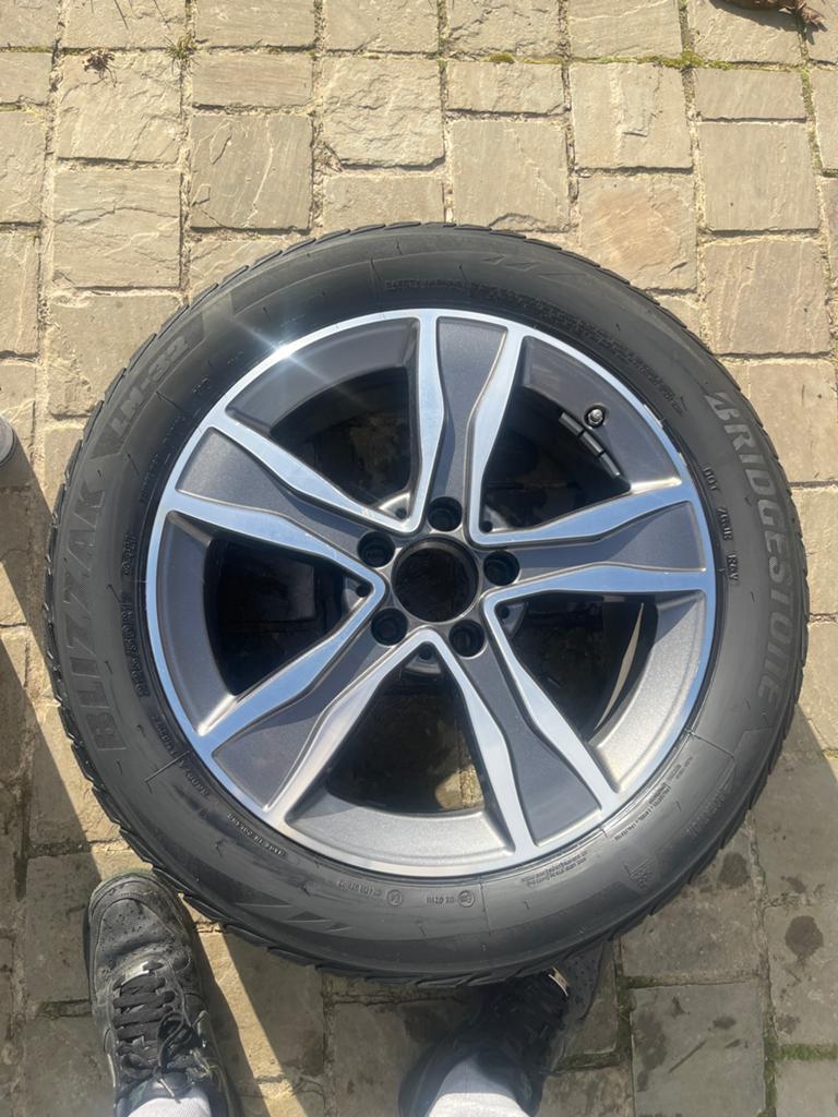 Originele Mercedes-Benz velgen + winterbanden., Auto-onderdelen, Banden en Velgen, Ophalen, Gebruikt, Banden en Velgen, 17 inch
