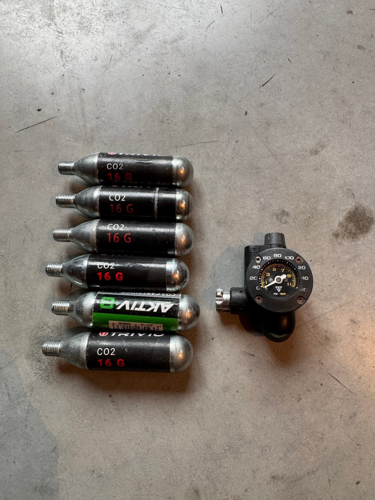Topeak Airbooster G2 CO₂-Inflator + manometer + co2-patronen, Vélos & Vélomoteurs, Enlèvement ou Envoi, Utilisé
