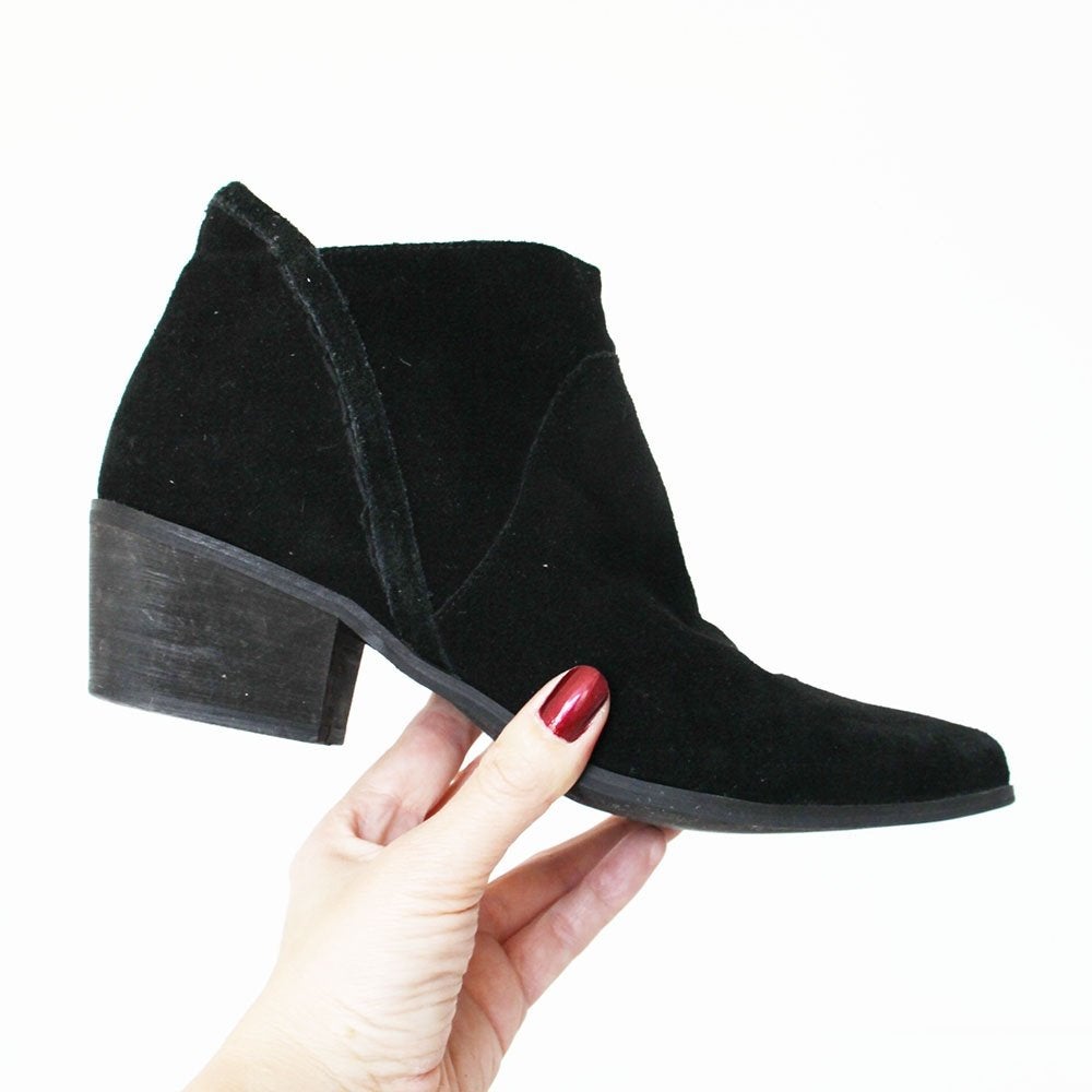 Mooie Suede La Strada Enkellaarsjes -s6 (Maat 41) € 60,-, Kleding | Dames, La strada, Verzenden, Zwart, Lage of Enkellaarzen