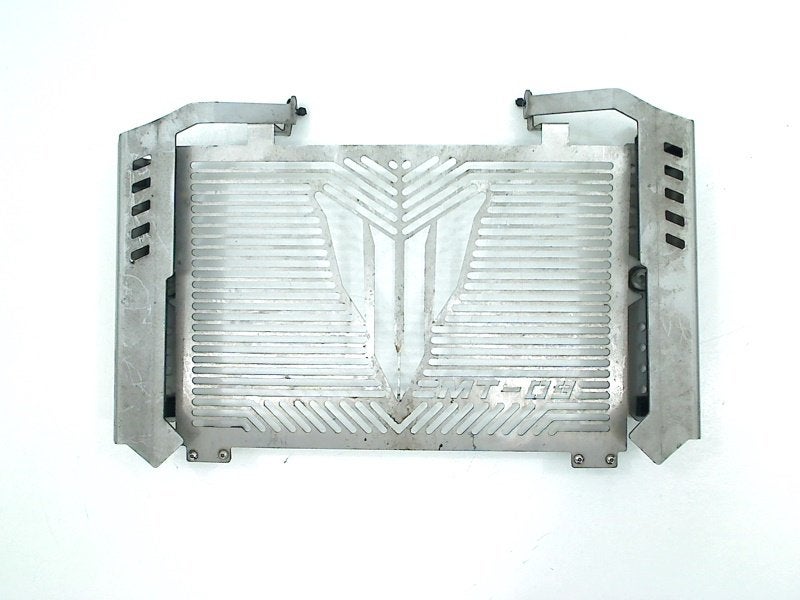 RADIATEUR GRILL Yamaha MT 09 2014-2017 (01-2014/12-2017), Motos, Dhr. S. di Majo, Utilisé, Info@cama-motorparts.nl, P.J. Troelstraweg 8 8
3144 CX  MAASSLUIS, NL