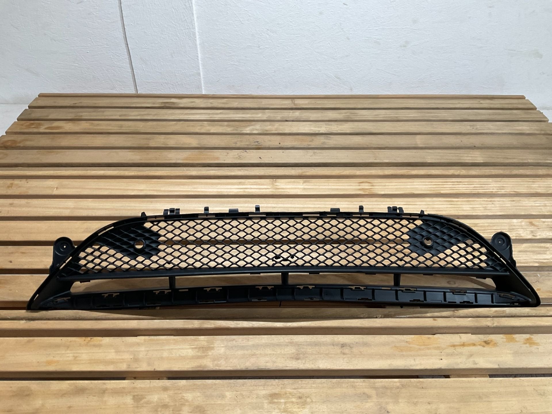 Calandre de pare-chocs Mercedes Classe E W213 AMG 16-21 Unde, Mercedes-Benz AG, Mercedes-Benz, Utilisé, Mercedesstrasse 120
70372  Stuttgart, DE