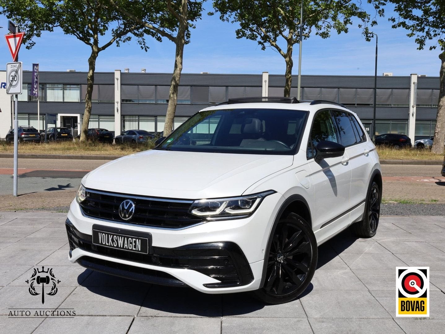 Volkswagen Tiguan 1.4 TSI eHybrid 2x R-Line 245PK | Panodak, Auto's, Automaat, Adaptive Cruise Control, 34 g/km, Wit