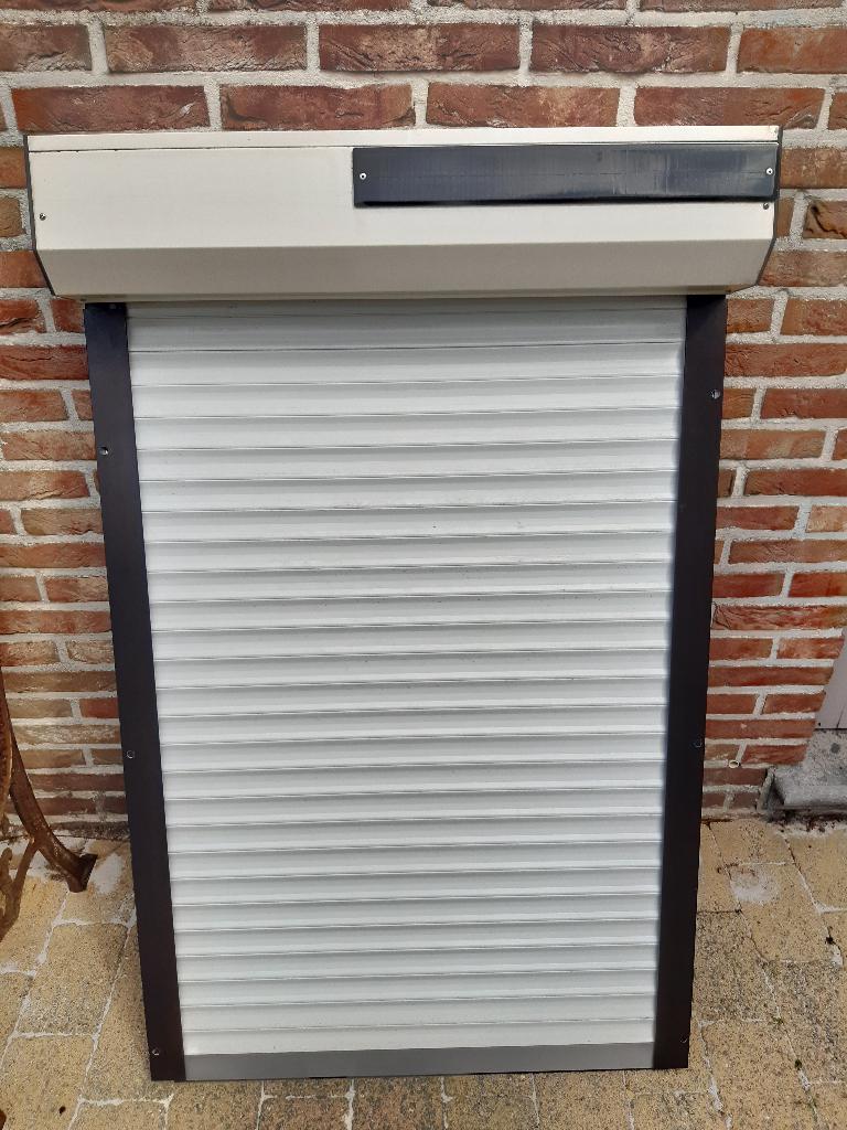 Elektrisch rolluik Somfy op zonnecellen, Doe-het-zelf en Bouw, Rolluiken, Ophalen, Bruin, Minder dan 100 cm, 100 tot 150 cm