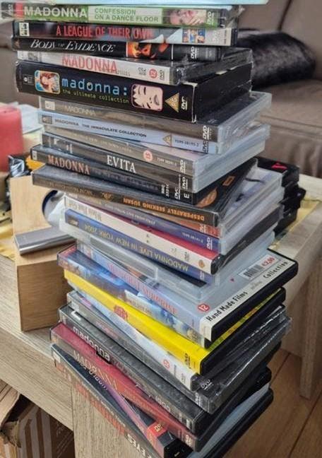 Madonna lot collection DVD concert reportage film, Enlèvement