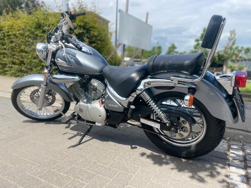 Suzuki Intruder 125, 2 cilinders, Chopper, Gebruikt, Particulier