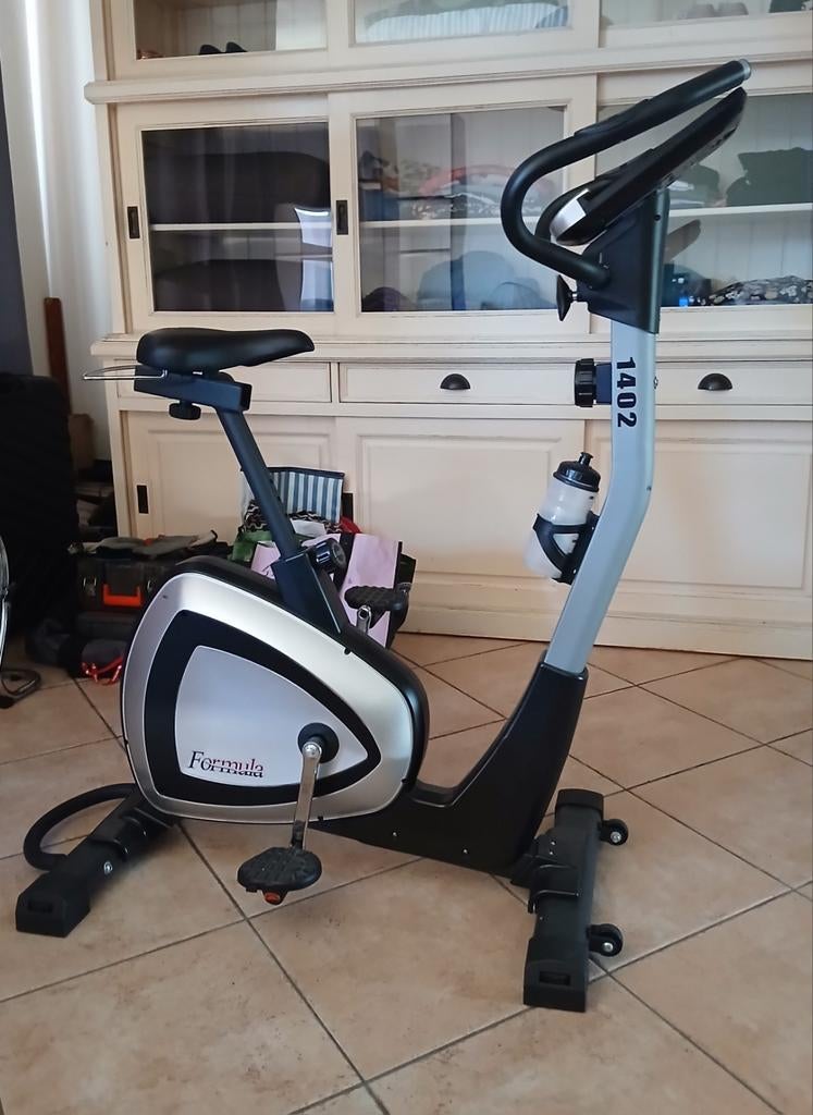Perfect werkende hometrainer met verschillende instellingen, Ophalen, Hometrainer