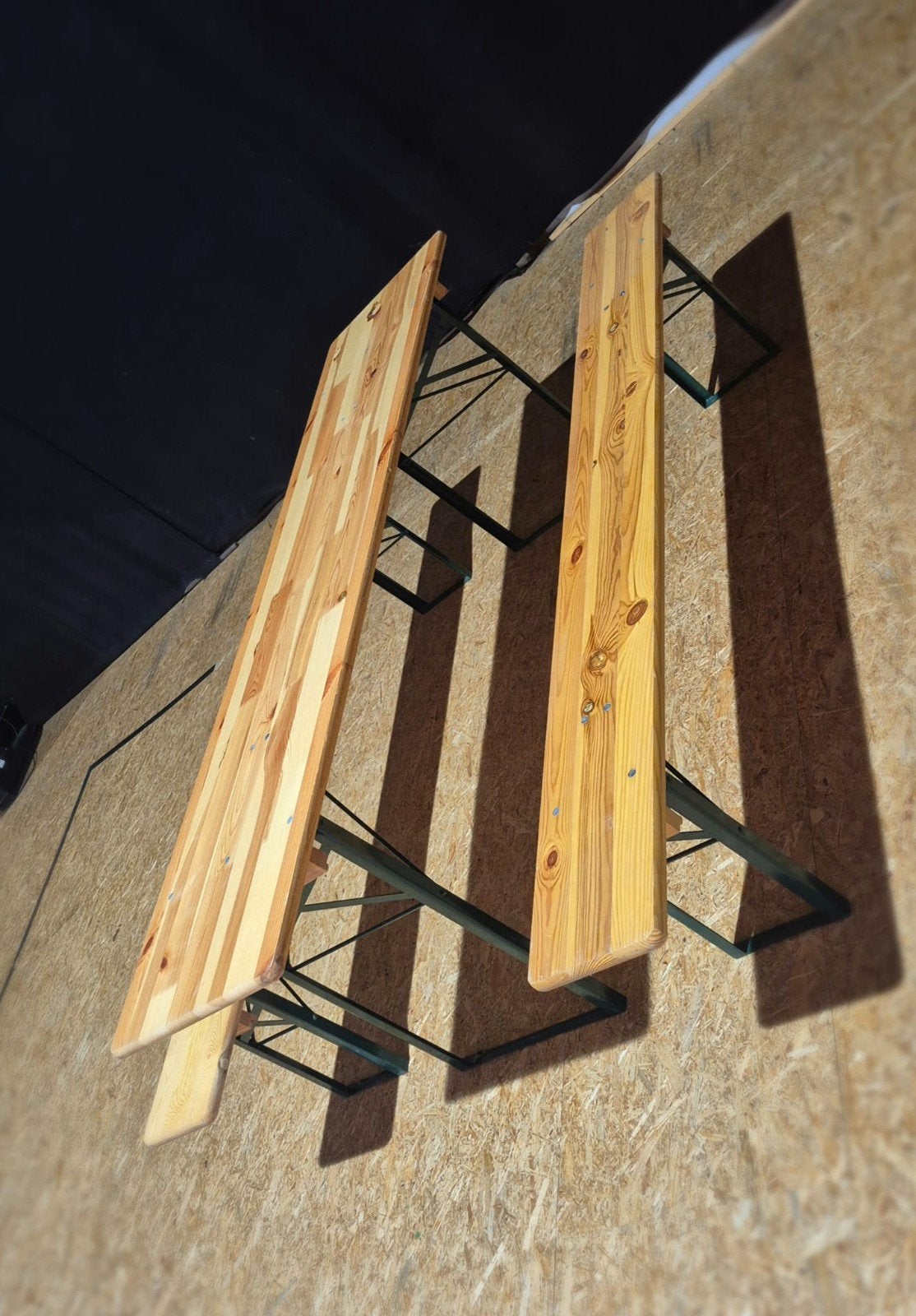 Biertafel met 2 banken is gereserveerd, Ophalen