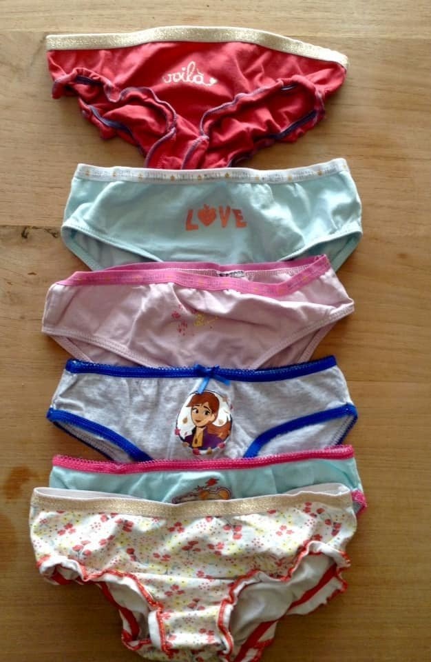 Set onderbroeken voor meisjes 4-5 jaar/104-110 cm, Kinderen en Baby's, Kinderkleding | Maat 104, Ophalen of Verzenden, Zo goed als nieuw