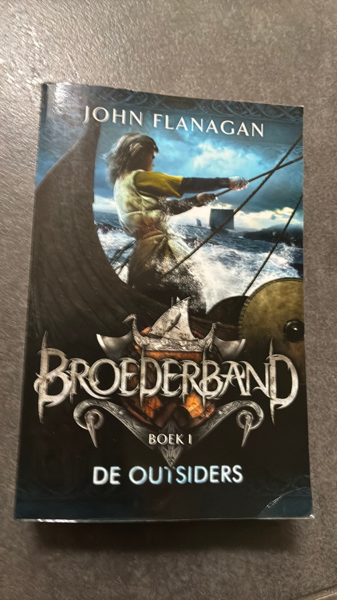 John Flanagan - De outsiders, Boeken, Ophalen of Verzenden, John Flanagan