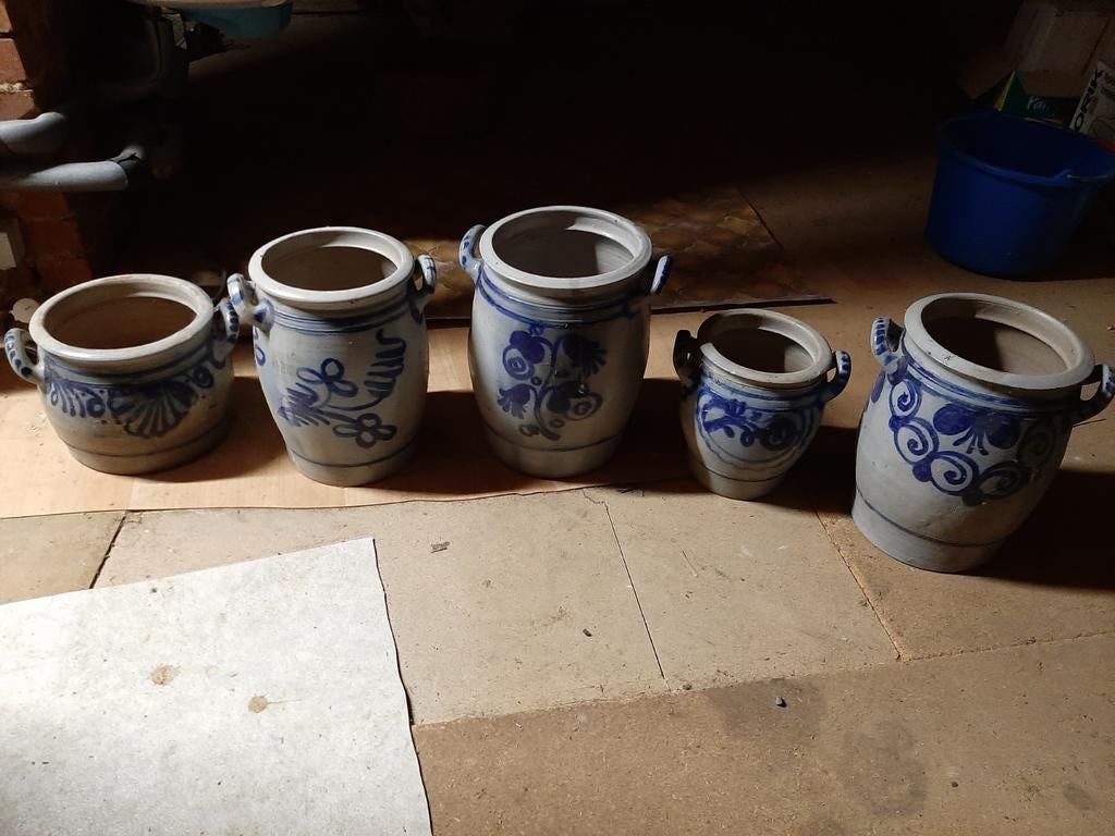 Pots en grès, Enlèvement