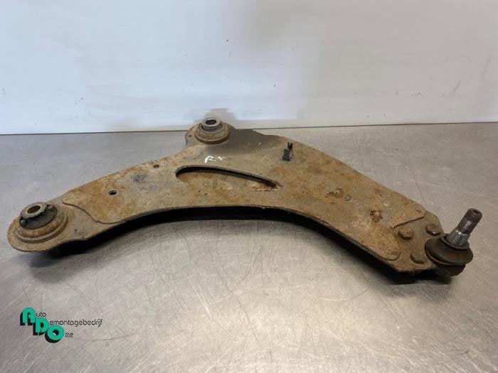 Bras de suspension avant droit d'un Opel Vivaro (Vivaro 01-), -, Opel, 3 mois de garantie, Utilisé