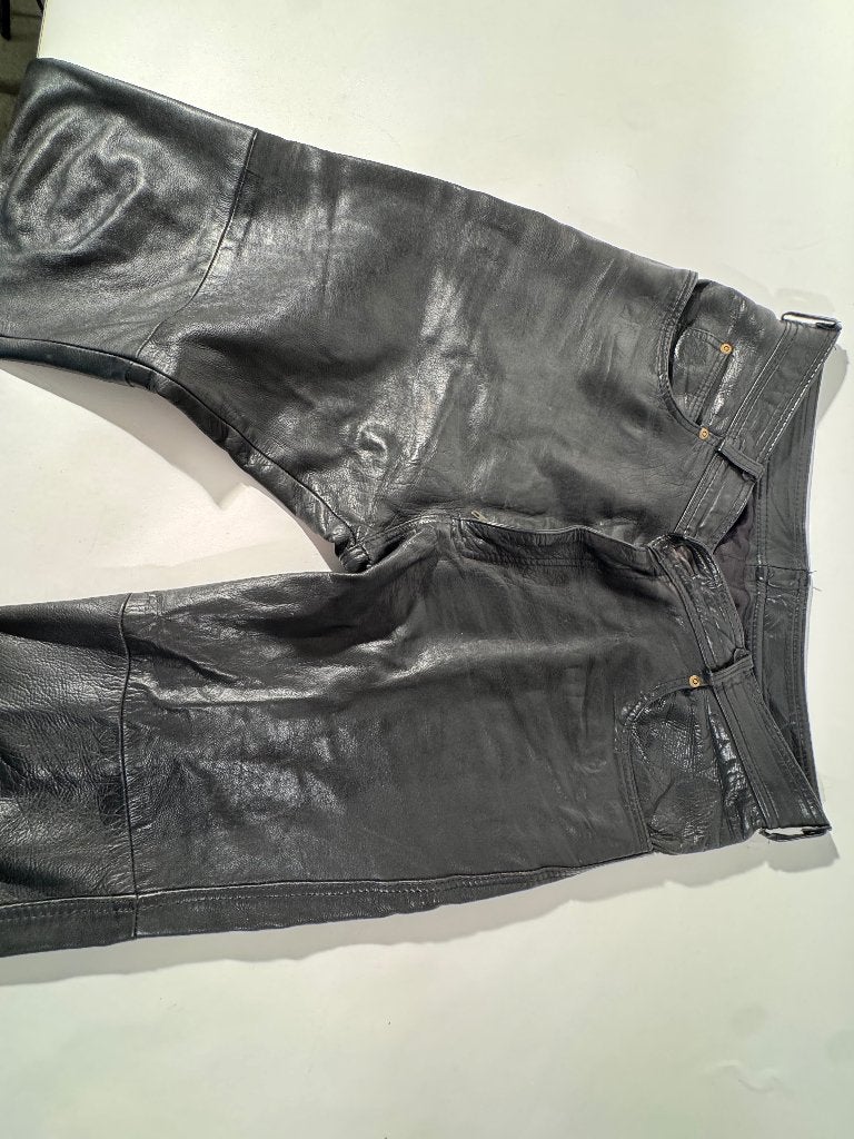 Zwarte leren broek - maat 42 - klassieke jaren 90-stijl, Kleding | Heren, Zwart, Overige maten, Ophalen of Verzenden, Unlablled