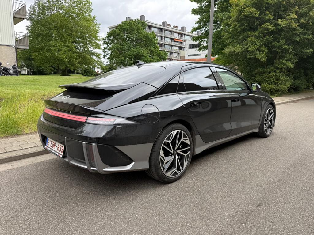 Hyundai Ioniq 6 met 7000km.voor de snelle beslisser!, Automaat, Zwart, Elektrisch, Particulier