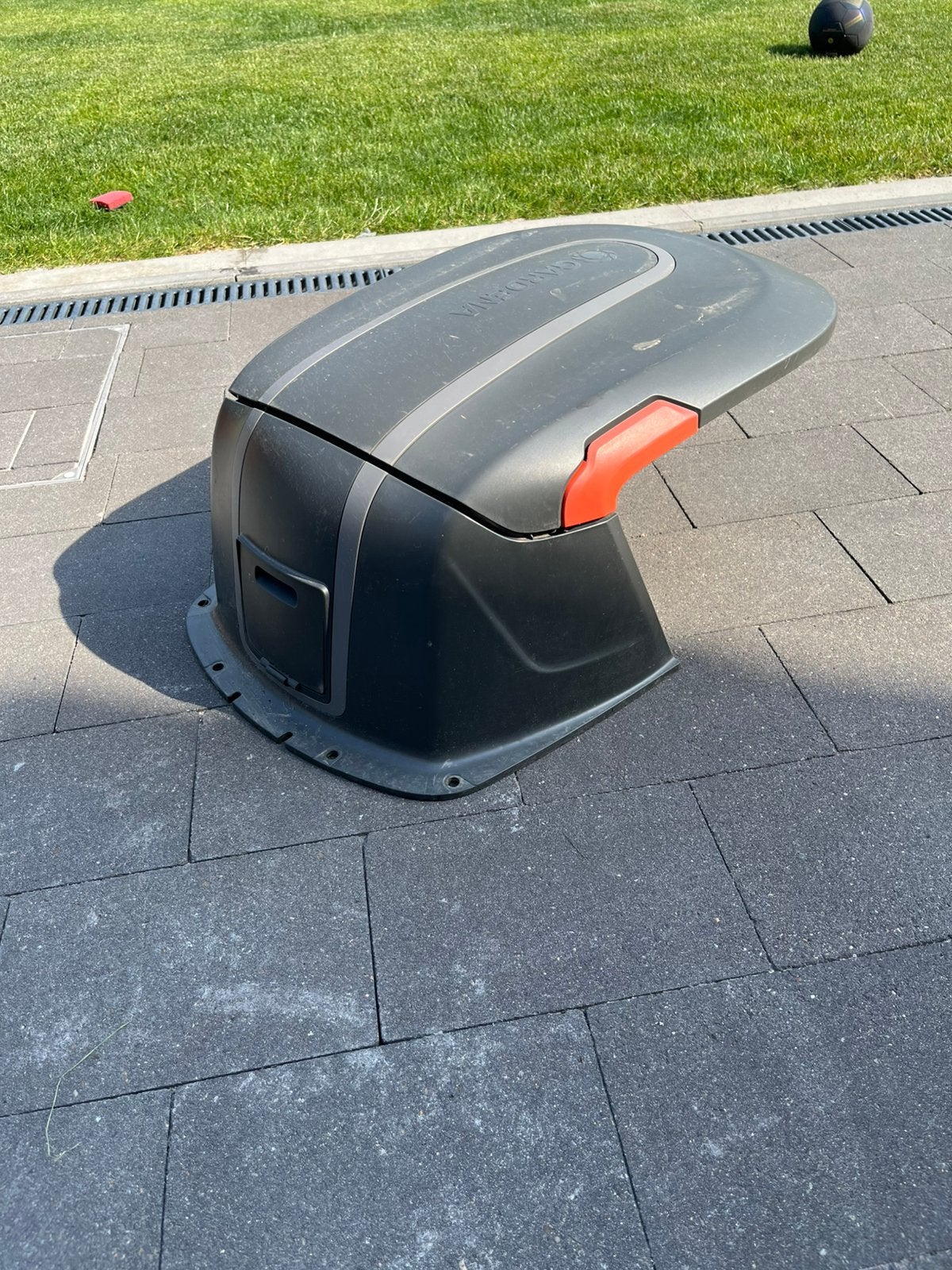 Gardena Robotmaaier Garage In goede staat, Ophalen, Zo goed als nieuw
