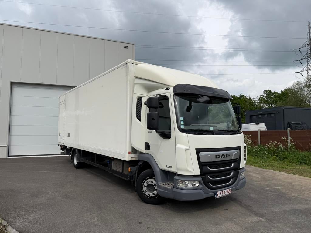 DAF LF 230! Automaat! 180dkm! Euro6! Laadklep! Incl btw!, Autos, Camions, Entreprise, ABS, Caméra de recul, Airbags, Air conditionné