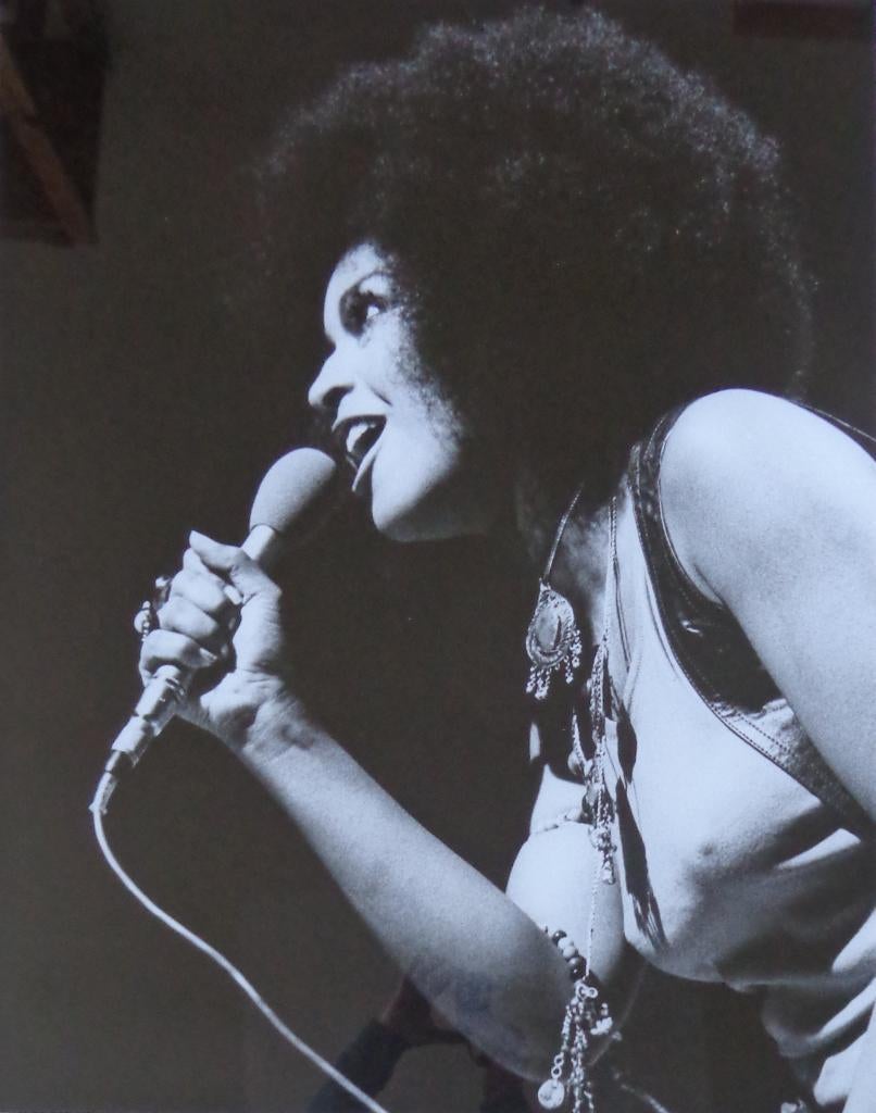ONBEKEND / MARSHA HUNT / ZW-W FOTO / 111x90cm / KADER / 1969, Antiquités & Art, Art | Dessins & Photographie, Enlèvement, Photo