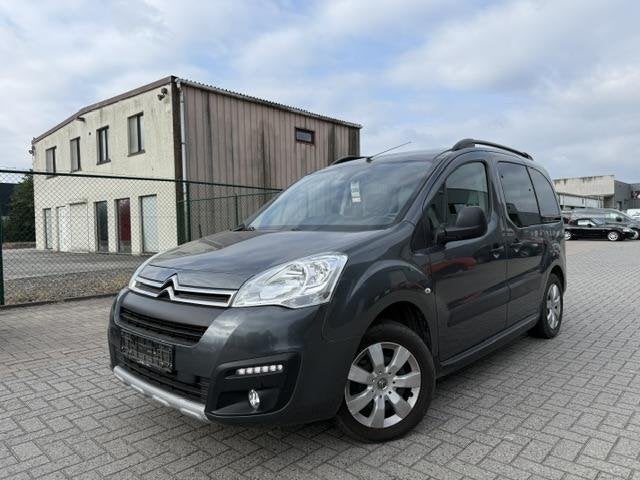 Citroën Berlingo 1.2 Benzine | Trekhaak | 5 zit | 1 JAAR GA, Auto's, Voorwielaandrijving, Monovolume, Gebruikt, 1295 kg