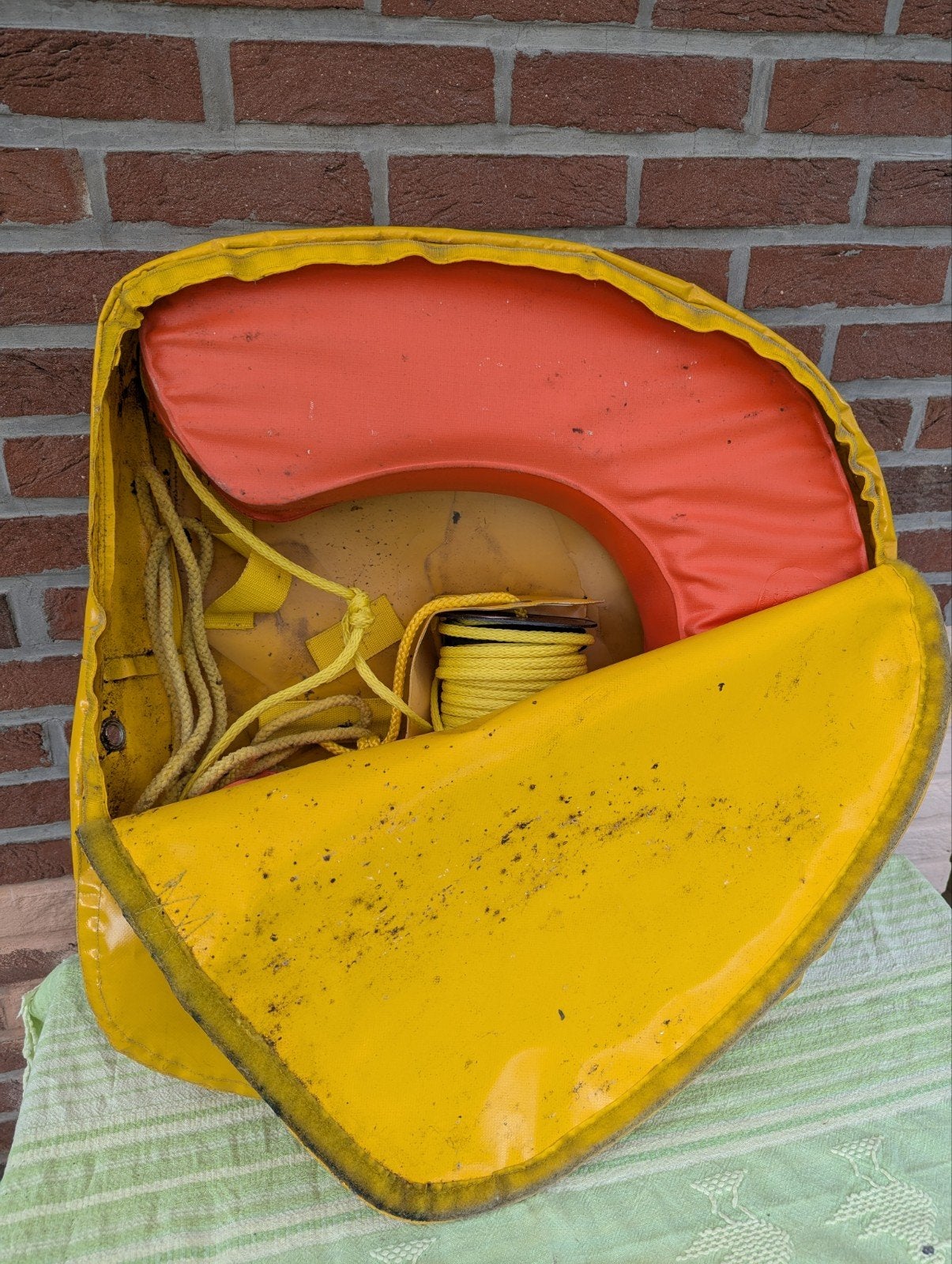 Plastimo reddingsboei, Enlèvement