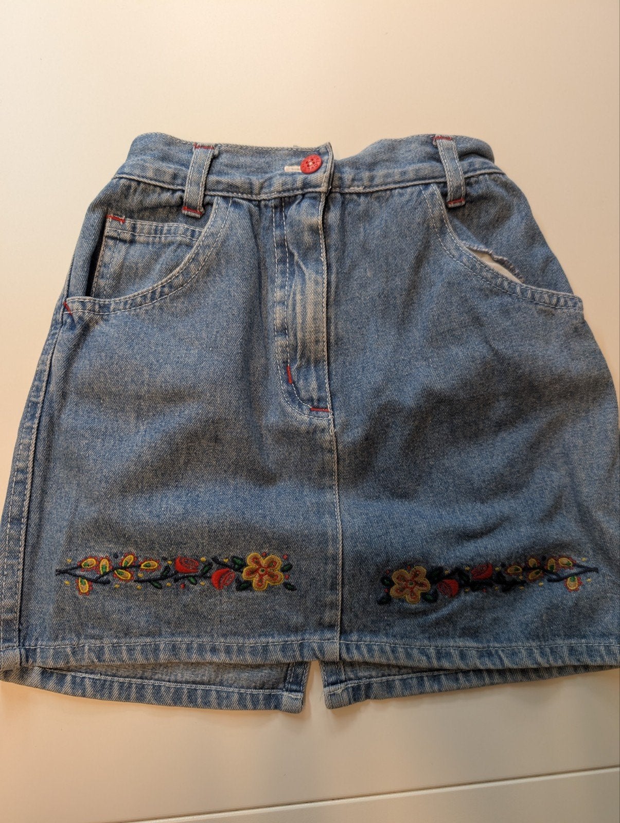 Jeansrokje met geborduurde bloemetjes van C&A maat 86, Kinderen en Baby's, Babykleding | Maat 86, C&A, Meisje, Jurkje of Rokje