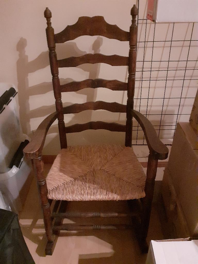 schommelstoel in goede staat, Huis en Inrichting, Stoelen, Ophalen, Gebruikt, Hout, Eén