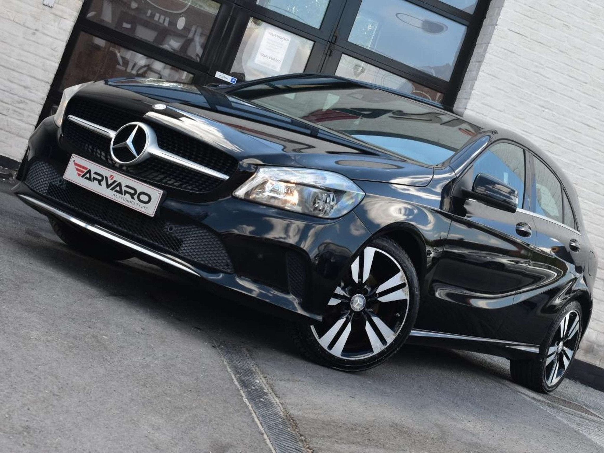 Mercedes-Benz A-Klasse 200 i Navi / Camera / Leder / PDC / C, Voorwielaandrijving, Gebruikt, Euro 6, 4 cilinders