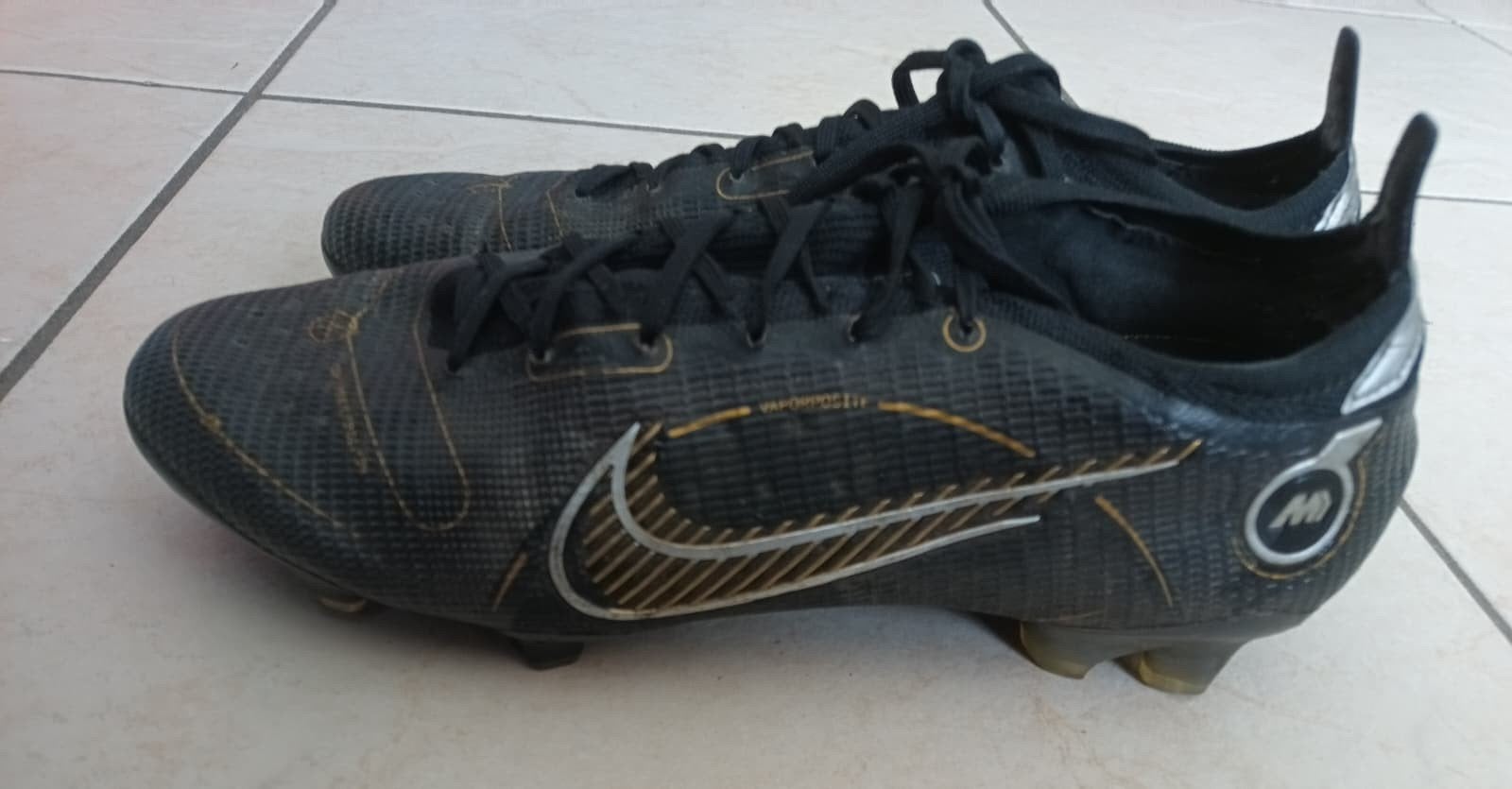 2 paar voetbalschoenen: Nike Vapor (43) + Kipsta (37), Sport en Fitness, Ophalen of Verzenden, Gebruikt, Schoenen