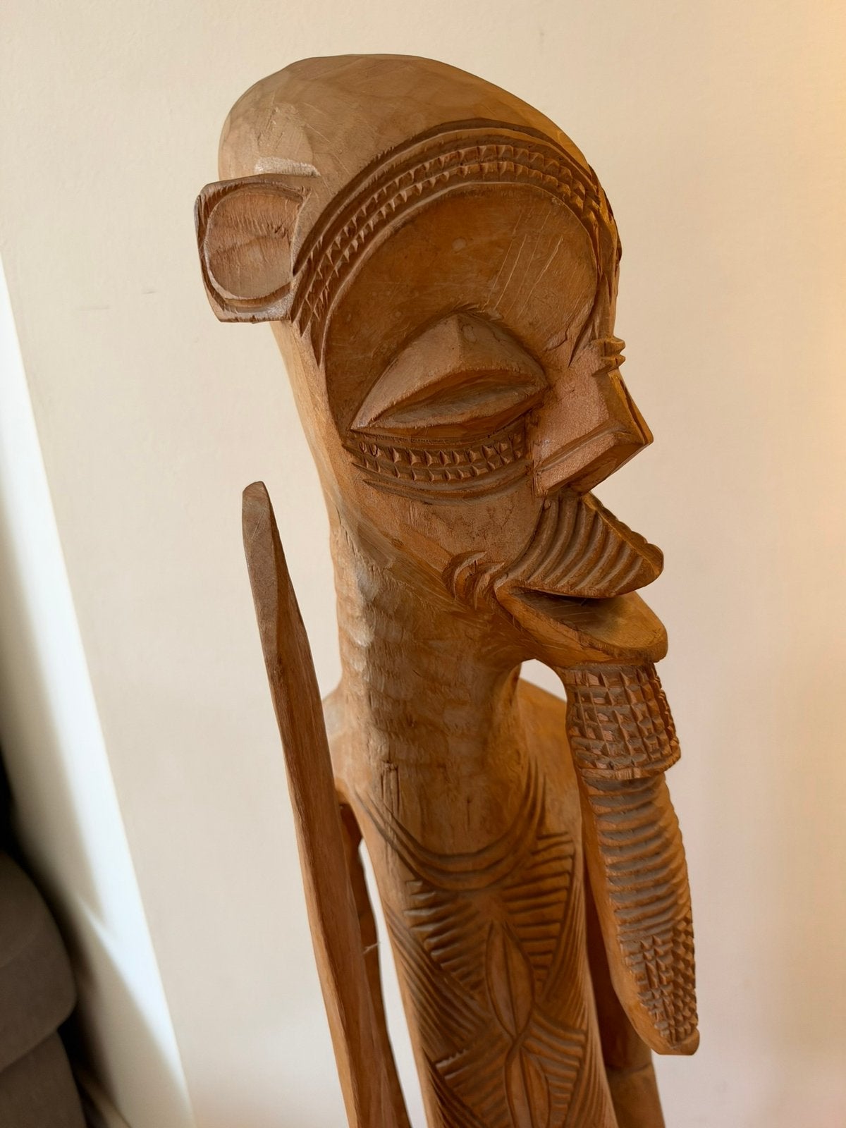 Groot Afrikaans houten beeld Massief hout Ca. 100 cm, Antiek en Kunst, Ophalen, Houtsnijwerk, Brutalistisch, 50 - 100 cm