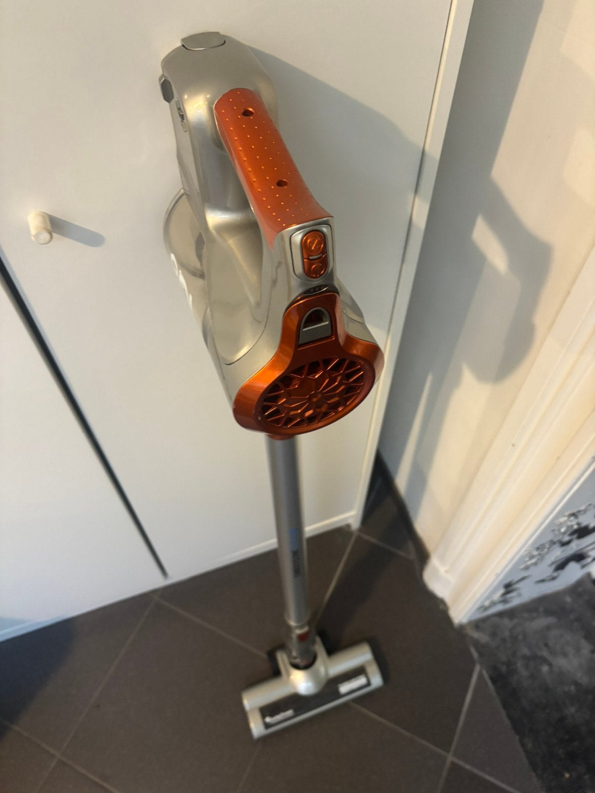 Aspirateur balai sans fil Turbotronic, Enlèvement, Comme neuf, Aspirateur balai