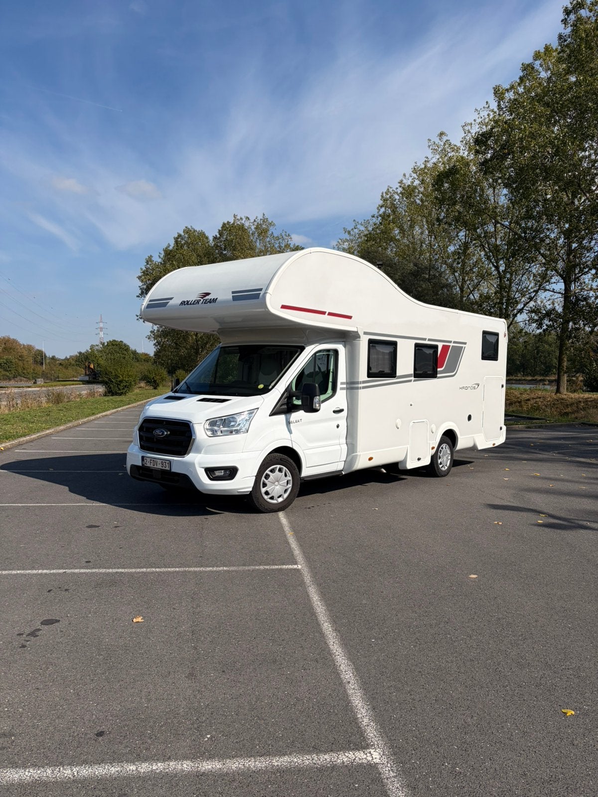 – Roller Team Kronos 284 M – Ford 155 ch automatique, Caravanes & Camping, Jusqu'à 5, Caméra de recul, Toilette à cassette, Ford