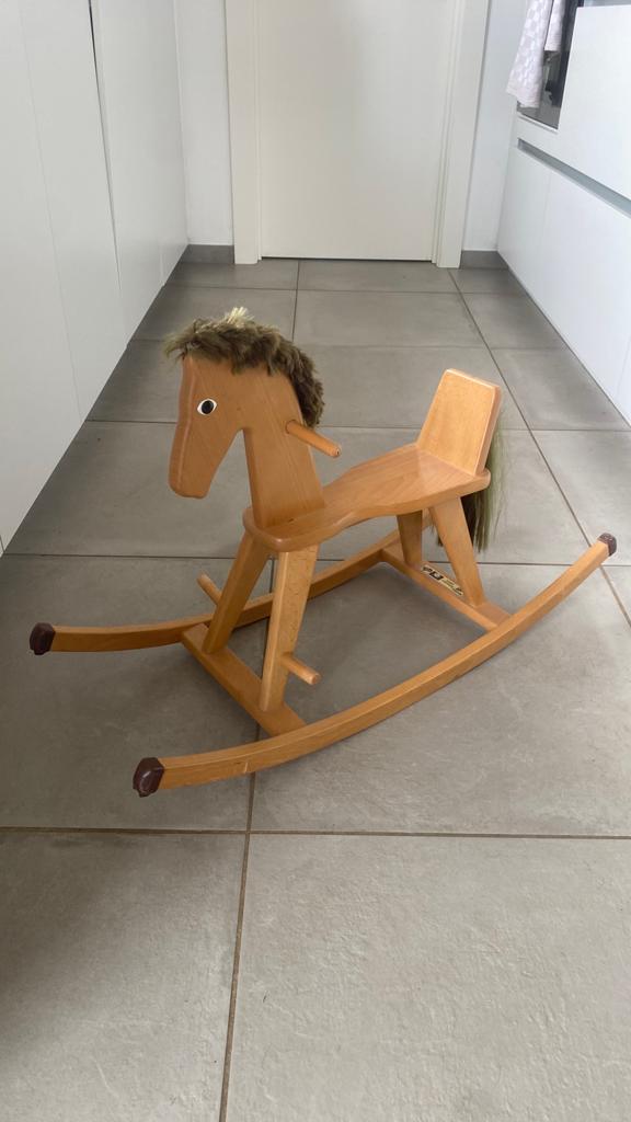 Houten hobbelpaard, Ophalen, Zo goed als nieuw