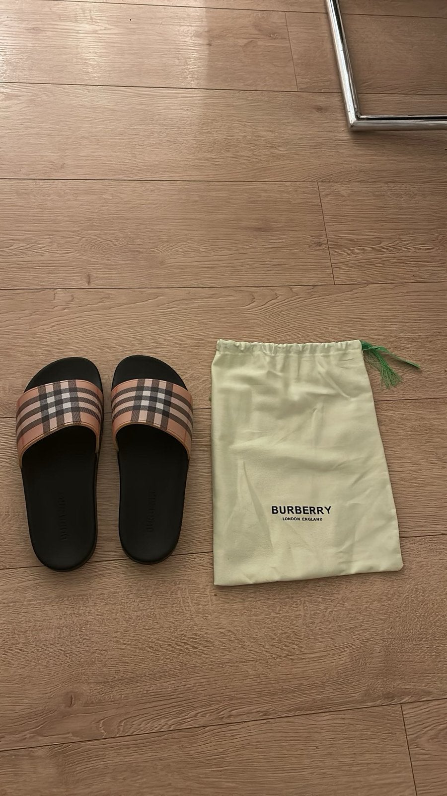 Burberry 42 teenslipper, Bruin, Nieuw, Ophalen, Sandalen