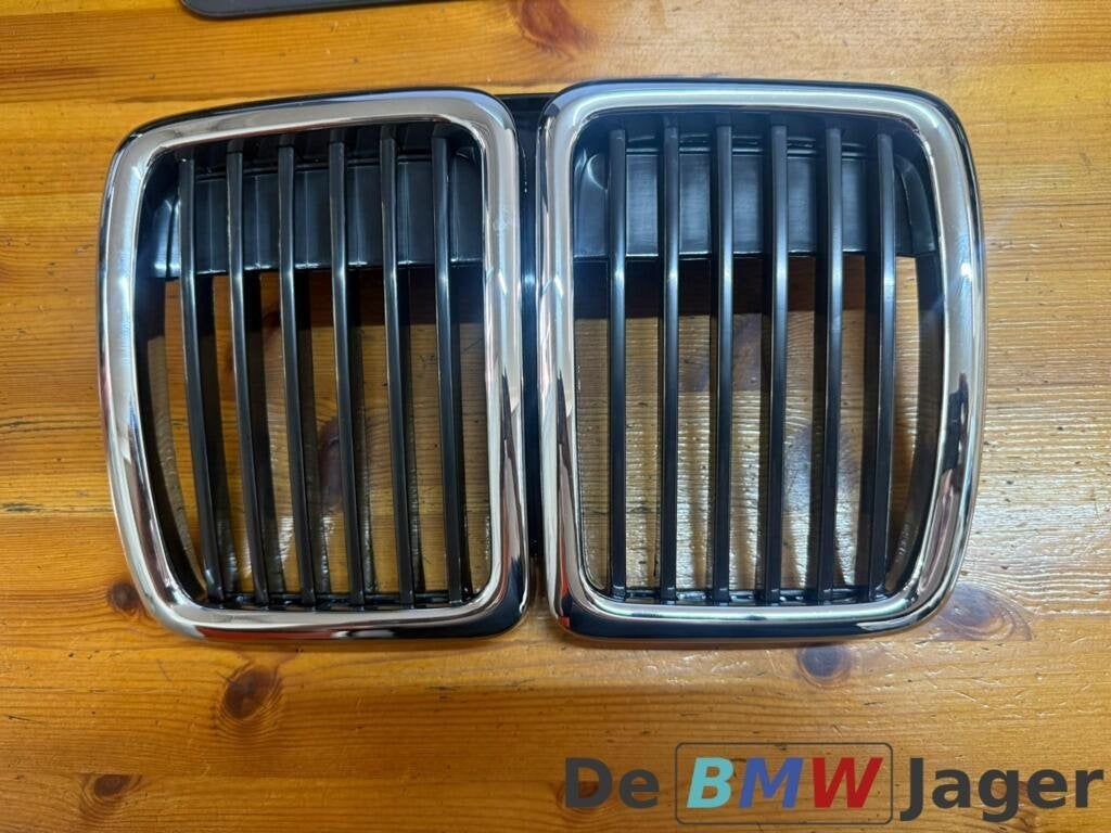 Grill midden glans zwart met chroom BMW 3-serie E30, Auto-onderdelen, Gebruikt, Ophalen of Verzenden, BMW, BMW