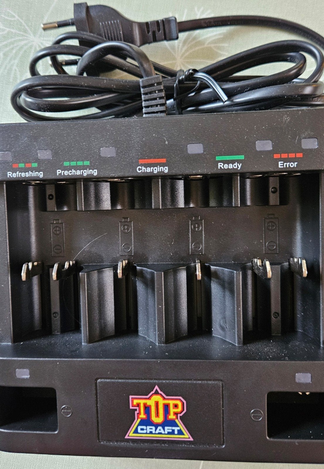chargeur de batterie universel, Enlèvement ou Envoi, Comme neuf