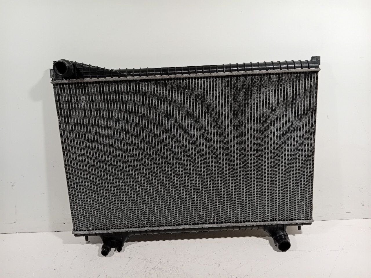 Radiateur Jaguar XE, Onderdelen@venauto.nl, Van der Ven Autorecycling B.V., Gebruikt, Ettenseweg 76, 4706 PB Roosendaal, The Netherlands