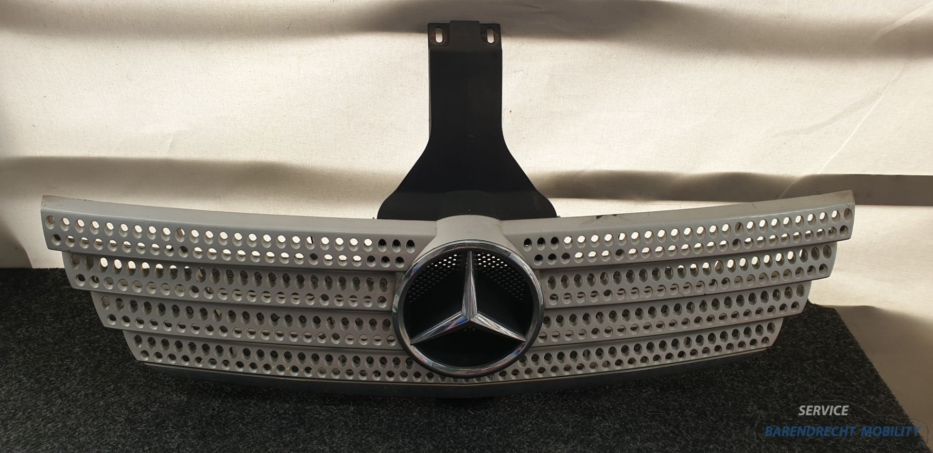 Calandre perfor e W169 Classe A Sport 1698801183 d'origine d, Mercedes-Benz AG, Mercedes-Benz, Utilisé, Mercedesstrasse 120
70372  Stuttgart, DE