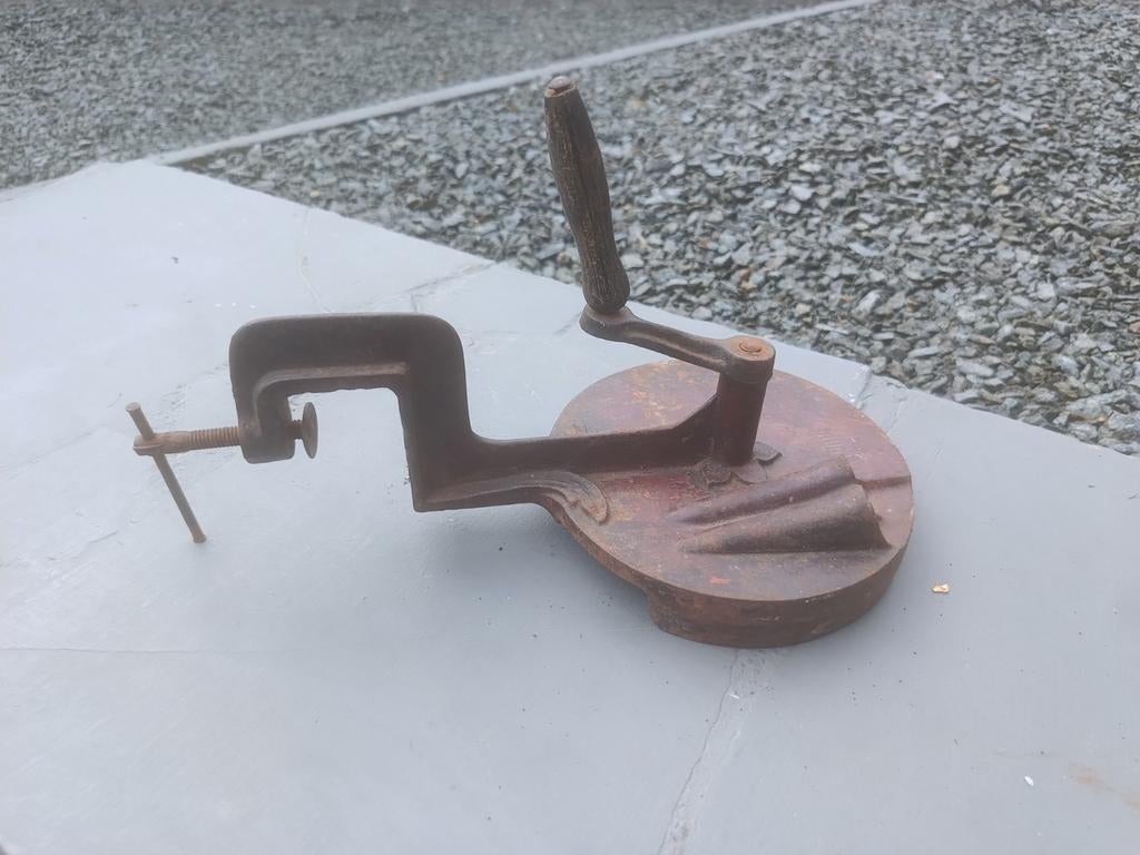 Oude ijzeren snijboon snijmachine, Ophalen