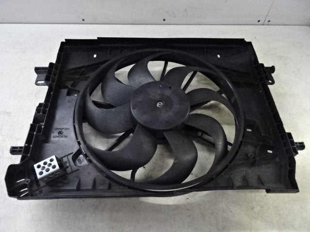 VENTILATEUR RADIATEUR MOTEUR Renault Clio IV (5R), Utilisé, Renault