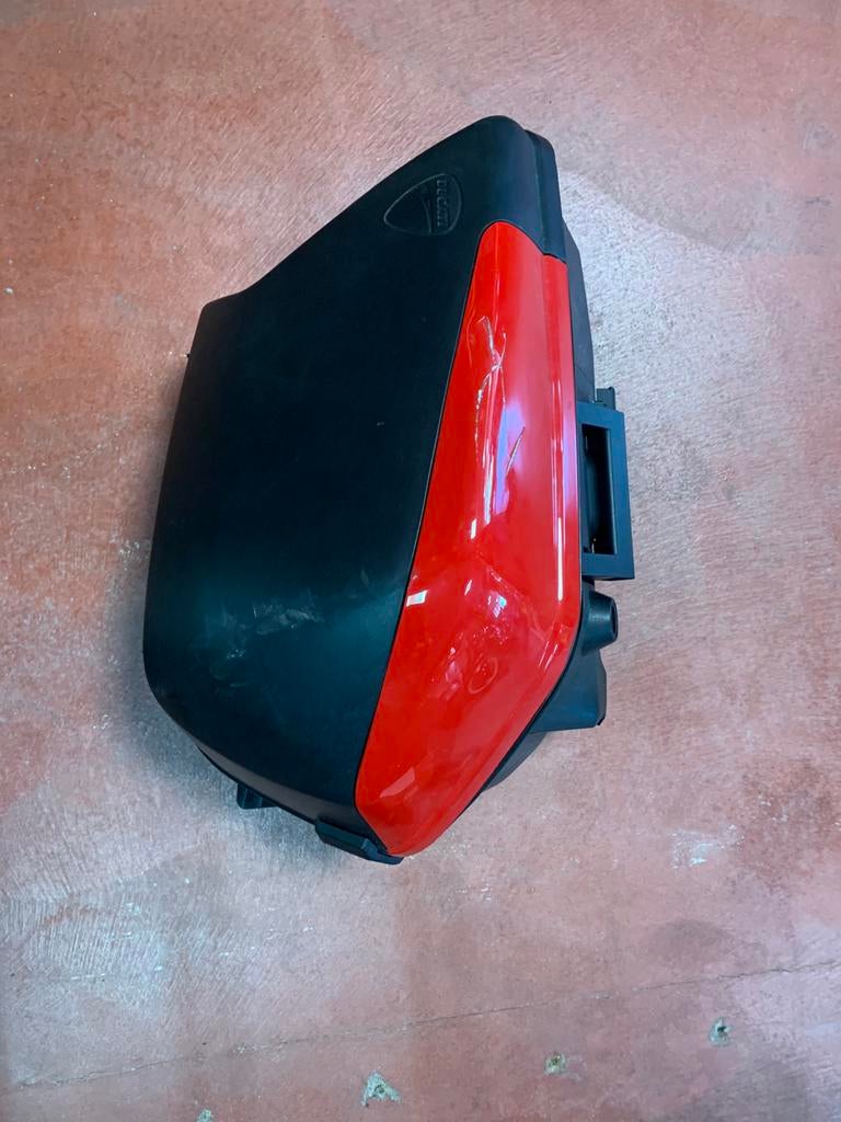 Valise ducati multistrada droite, Enlèvement, Utilisé