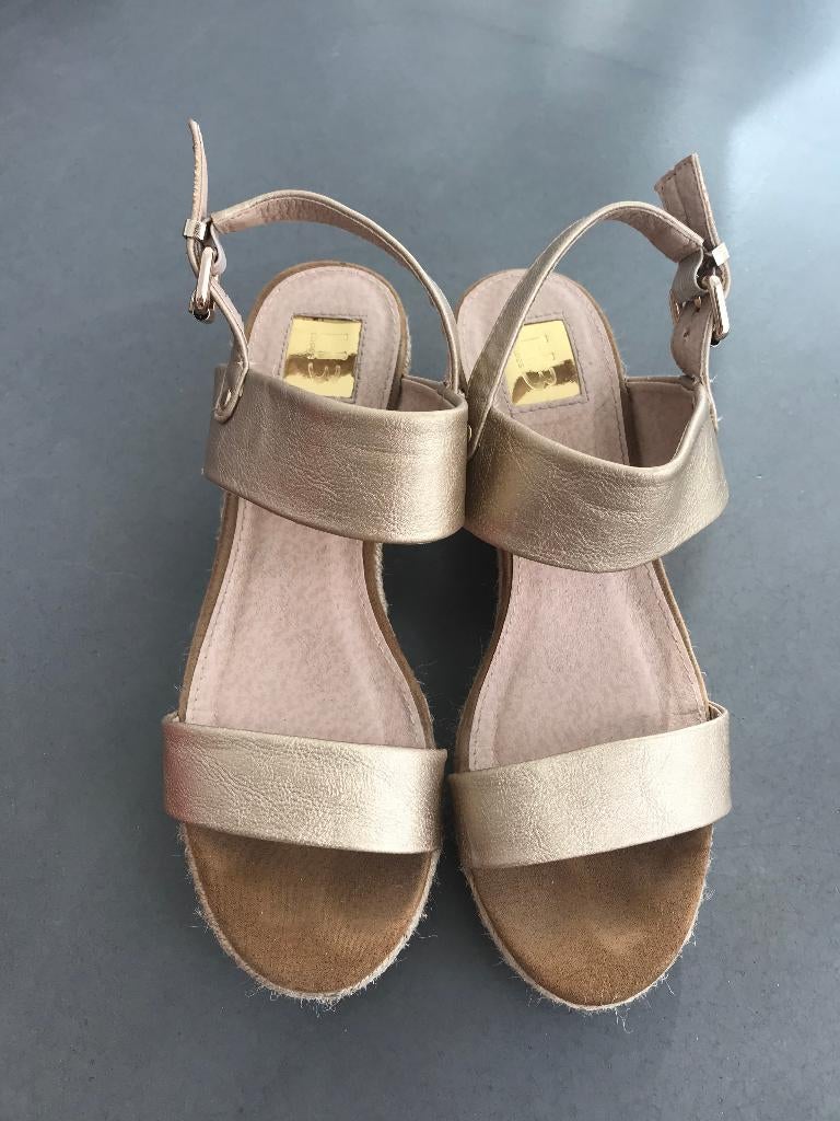 Sandales compensées dorées, taille 38, Enlèvement ou Envoi, Autres couleurs, Comme neuf, Sandales et Mûles