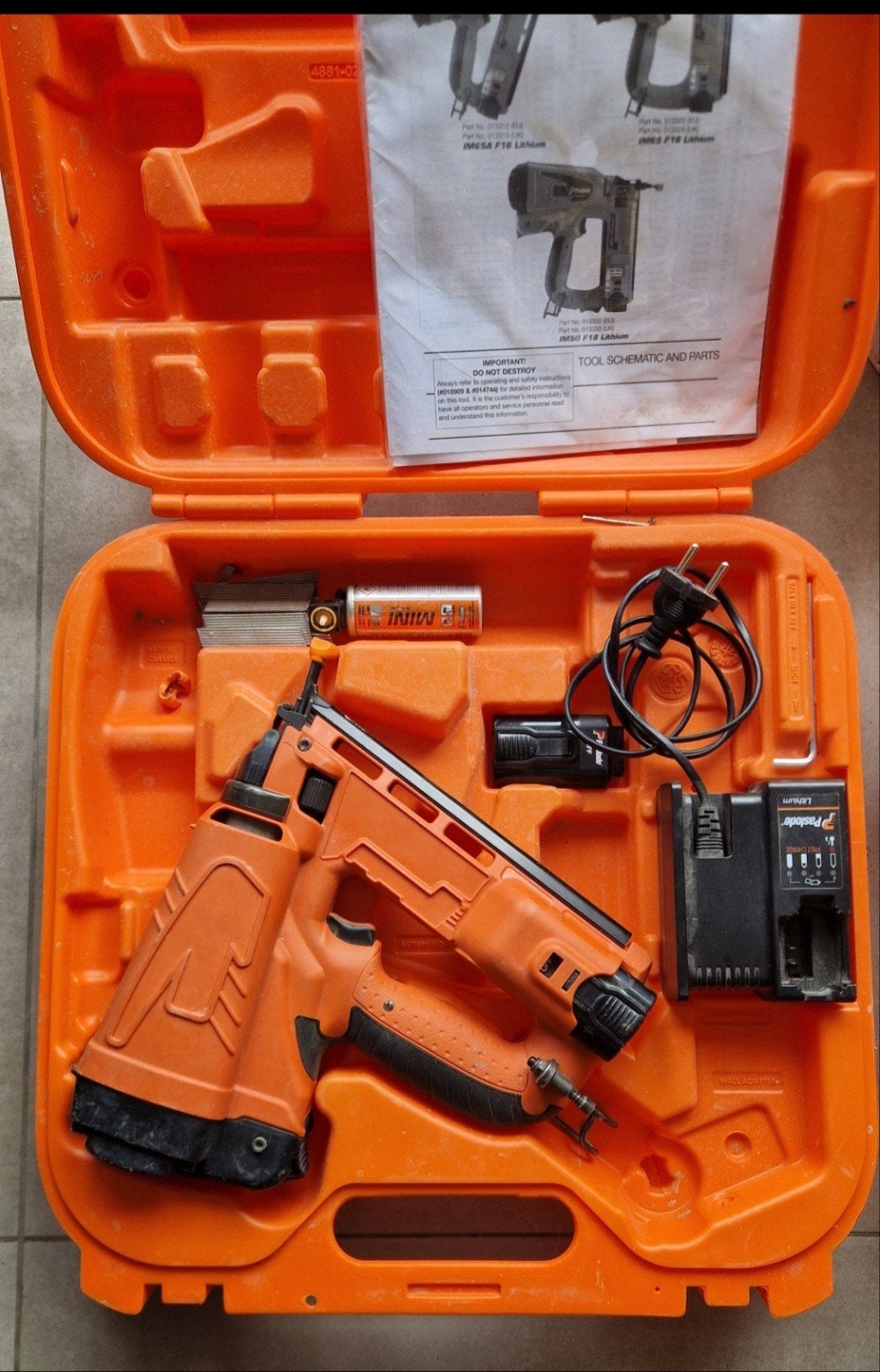 Paslode IM65 A  F16 avec chargeur et 2 batteries, Ophalen of Verzenden