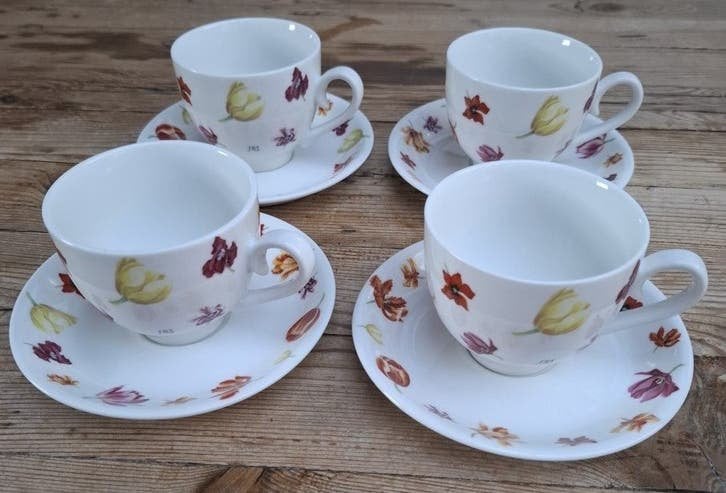 4 Janneke Brinkman , Tulips, kop en schotels, -, Overige typen, Ophalen of Verzenden, Zo goed als nieuw